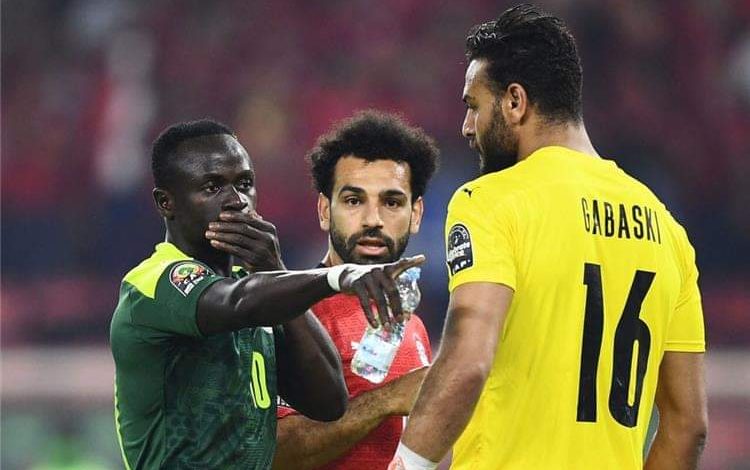 صورة أبوجبل يكشف تفاصيل الحوار بينه وبين صلاح وماني في المباراة النهائية
