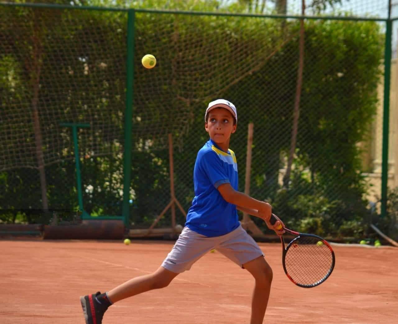 صورة بطل تنس الشمس يفوز بالمركز الثاني في بطولة الجمهورية بالعبور تحت 10 سنوات
